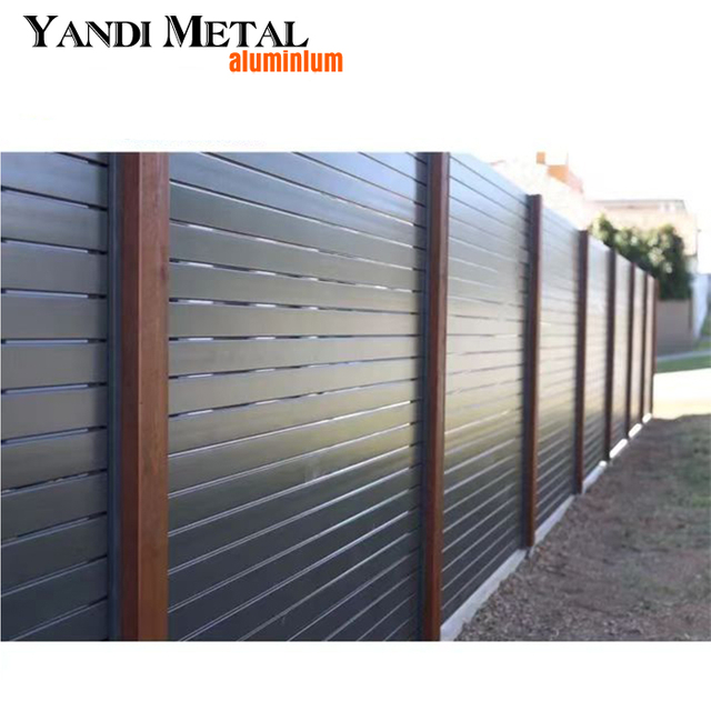 Maisons-patio de jardin décoratives de haute qualité avec une intimité partielle ou totale sans panneaux de clôture en aluminium à lattes horizontales excavées