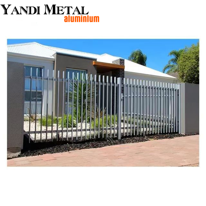 Clôture noire en alliage d'aluminium, poteaux de clôture en verre, panneaux de clôture à lattes pour jardins et maisons à bas prix