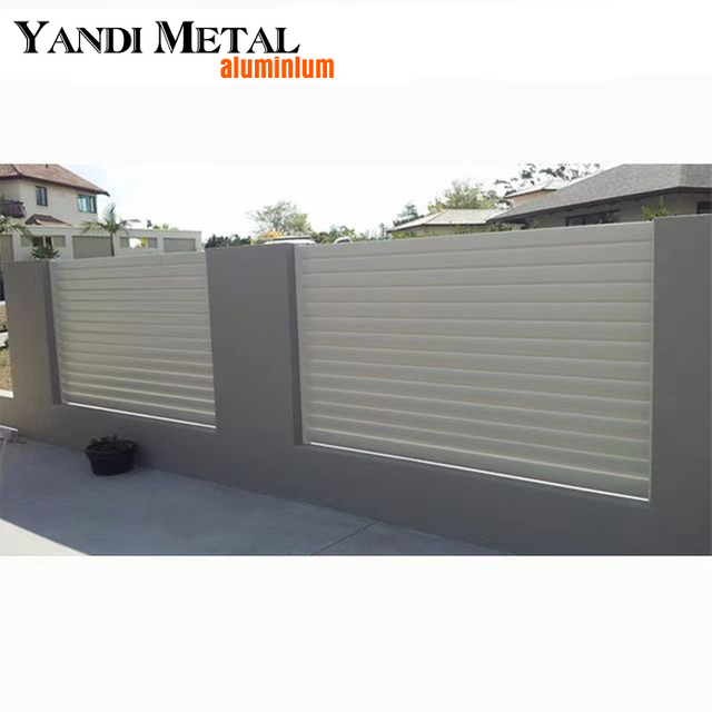 Clôture de jardin de conception moderne Clôture en aluminium de confidentialité bon marché Le client conçoit une clôture décorative en aluminium enduit de poudre