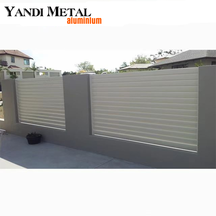 Clôture de jardin de conception moderne Clôture en aluminium de confidentialité bon marché Le client conçoit une clôture décorative en aluminium enduit de poudre