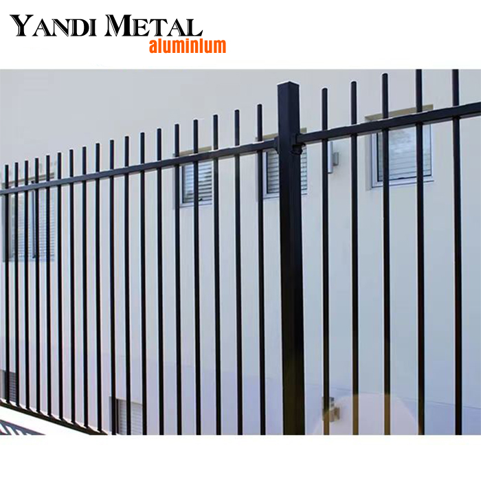 Les panneaux de clôture composites en aluminium enduit de poudre Yandi sont de bonne qualité et faciles à assembler pour la décoration extérieure