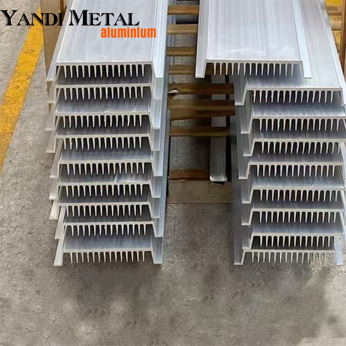 Profils en aluminium de radiateurs d'extrusion de radiateurs en aluminium expulsés par OEM