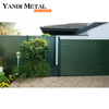 Clôture en bois et plastique décorée d'aspect naturel avec poteaux de clôture en aluminium