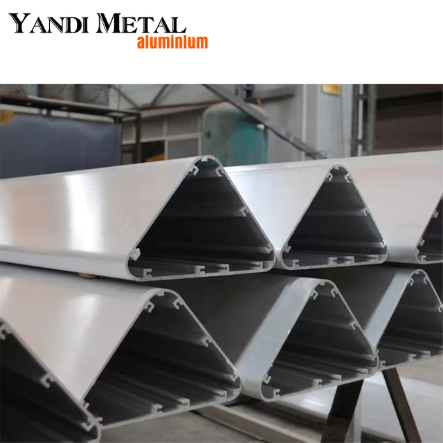 Moules d'extrusion d'aluminium personnalisés pour pile de chargement CNC à coque en aluminium
