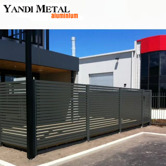 Panneaux de clôture de jardin à persiennes en aluminium conçus pour les clôtures à lattes modernes en métal privé professionnel, clôture horizontale robuste