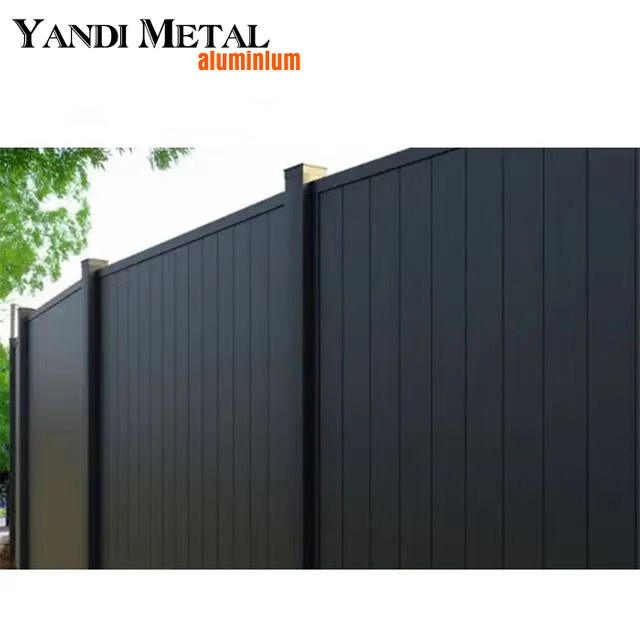 Matériau de lattes privées composites bon marché, clôture de jardin en bois extrudé, panneau en plastique et bois, cadre en aluminium, ensemble extérieur, offre spéciale
