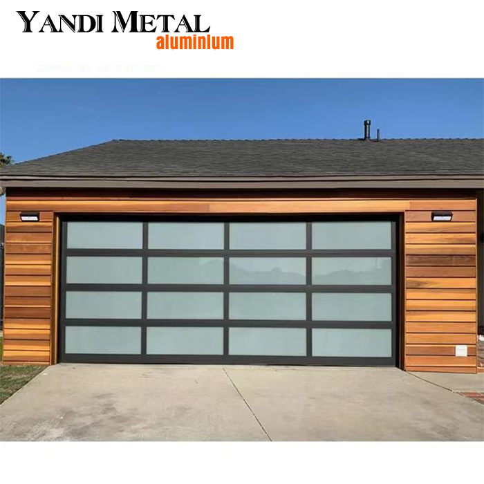 Porte de garage enroulée en aluminium et verre transparent, commande de moteur extérieur de villa