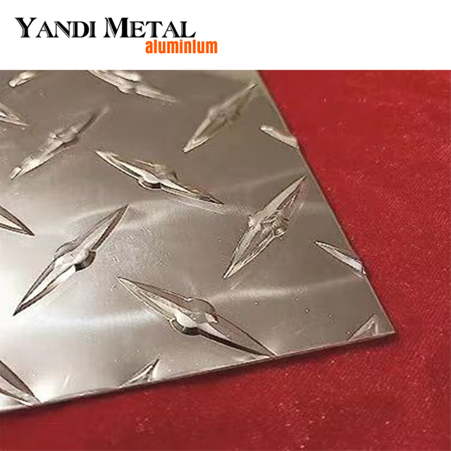 Plaque d'aluminium de panneau de bande de roulement en diamant gaufré à damier personnalisé