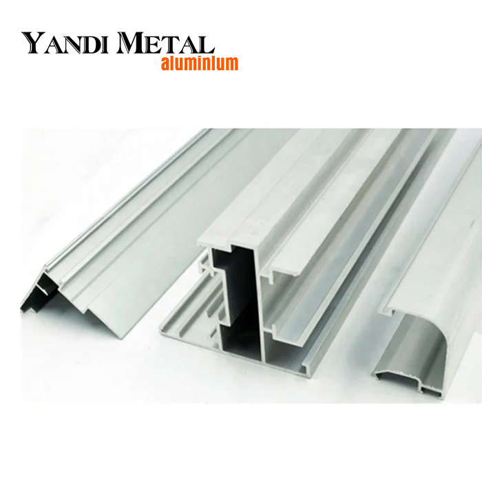 Profilés extrudés en aluminium Fabricant 6063 6068 Profilés extrudés en aluminium de Yandi Aluminium