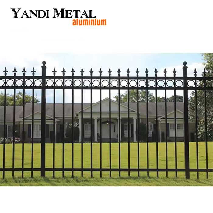 Clôtures en aluminium faciles à installer pour la maison et le jardin Clôtures en aluminium soudées et montants de porte de haute qualité
