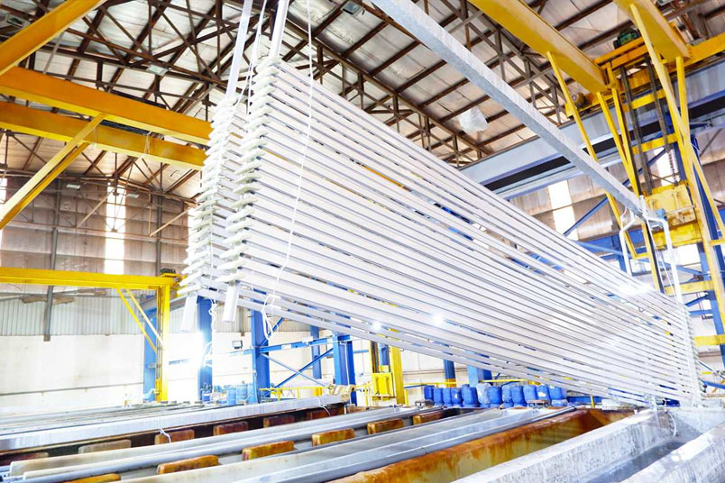 Comprendre l'anodisation des extrusions d'aluminium : processus et avantages