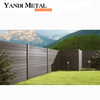 Maison avec cour de jardin de haute qualité décorée d'une clôture de sécurité de jardin privé WPC résistante aux UV