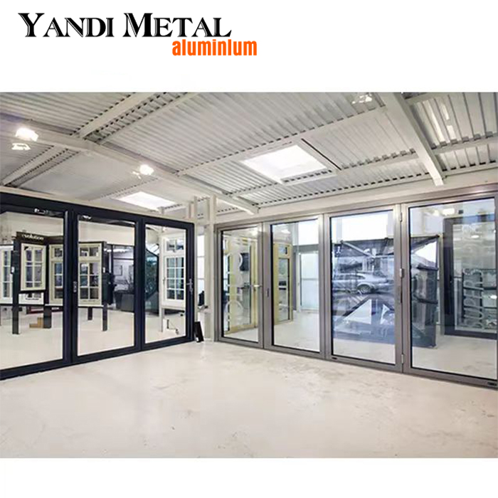 La dernière conception nouveau style villa en aluminium moderne grandes portes coulissantes en aluminium pliantes en verre à double pli