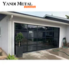 Le design miroir de couleur noir américain combine des portes de garage en aluminium avec des portes de garage automatiques modernes en verre.