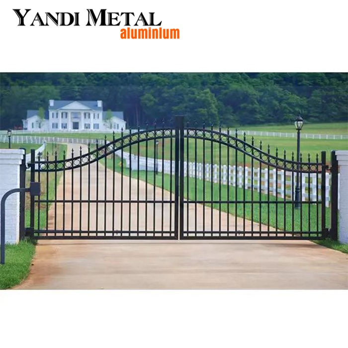 Panneaux de clôture à lattes de confidentialité en métal, portes soudées en alliage d'aluminium, portes coulissantes en aluminium personnalisées pour Villa de cour