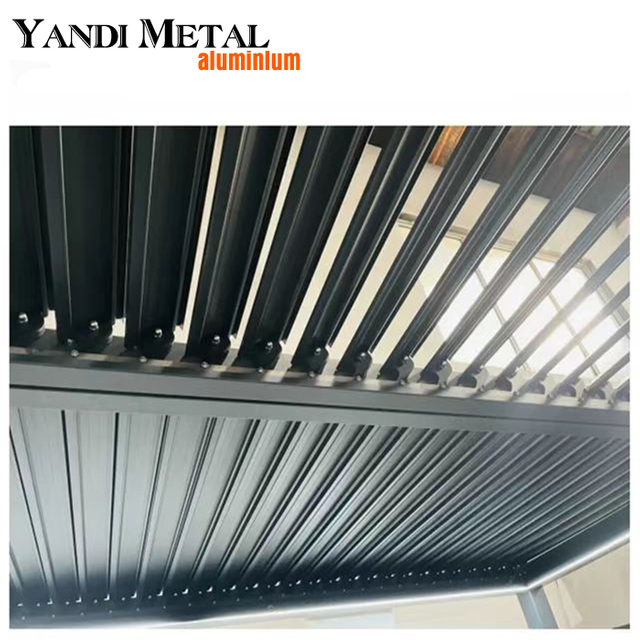 Pergola de protection solaire extérieure, contrôle du vent, toit métallique, abat-jour en aluminium