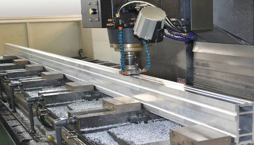 Comment la finition CNC améliore la précision des extrusions d'aluminium personnalisées