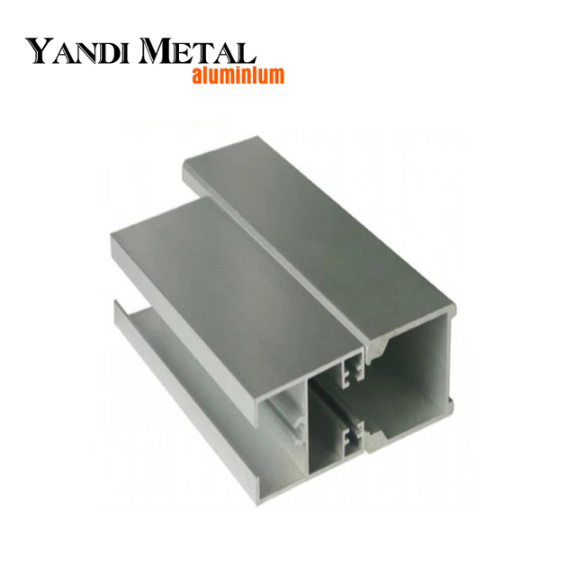 L'usine fabrique des cadres isolants en aluminium thermolaqué pour l'aluminium anodisé extrudé