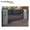 Entrée piétonne résidentielle de style moderne Allée de porte en aluminium Lattes pivotantes porte coulissante en aluminium pour intimité